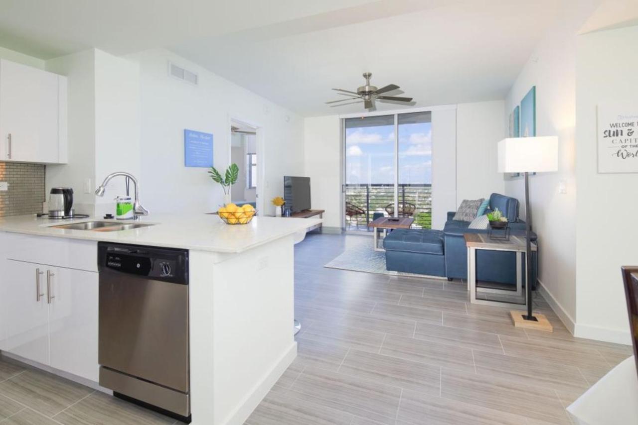 Luxury In Young Circle Hollywood