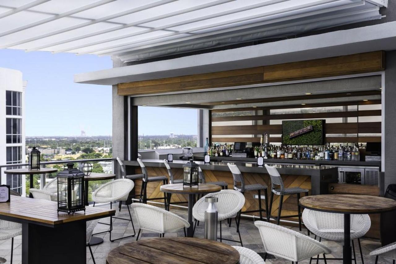 Luxury In Young Circle Hollywood