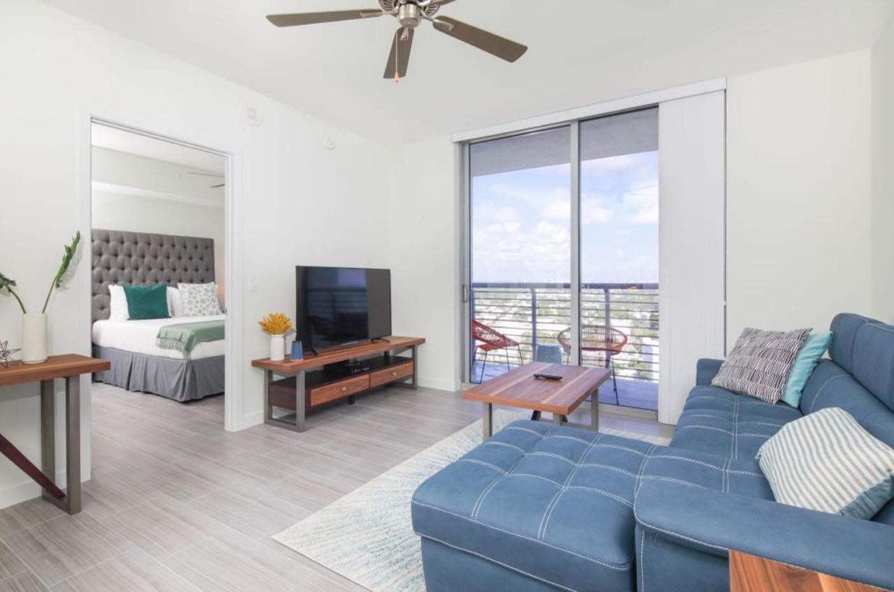 Luxury In Young Circle Aparthotel Hollywood