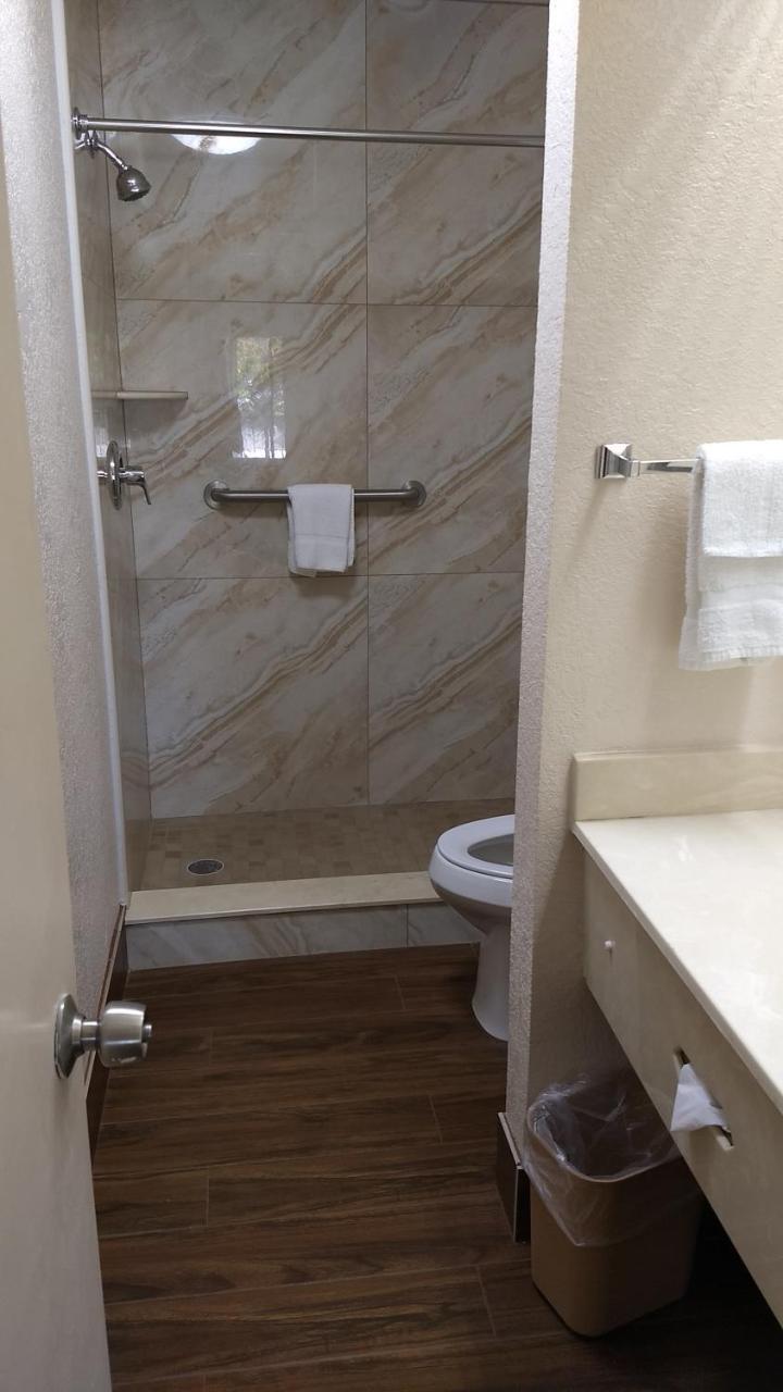 Super 8 By Wyndham North Palm Motel 2*