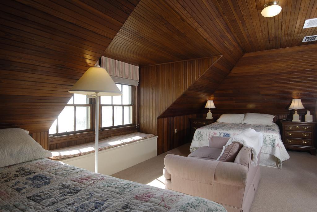 Night Swan Intracoastal Bed & Breakfast