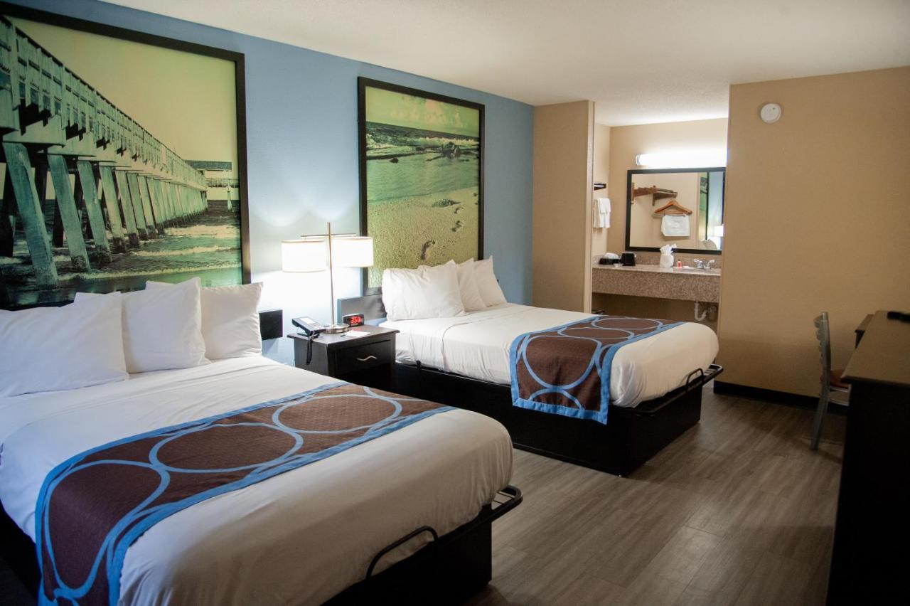 Hotel Opulent Oasis Crestview