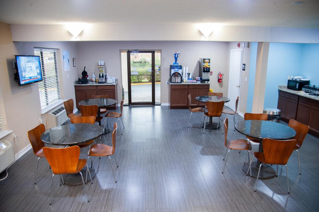 Hotel Opulent Oasis Crestview