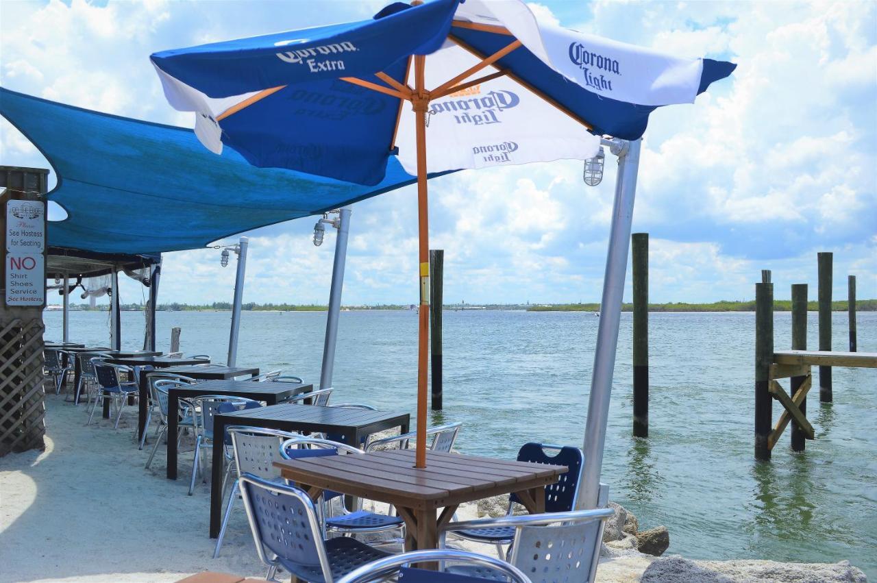 Resort Dockside &