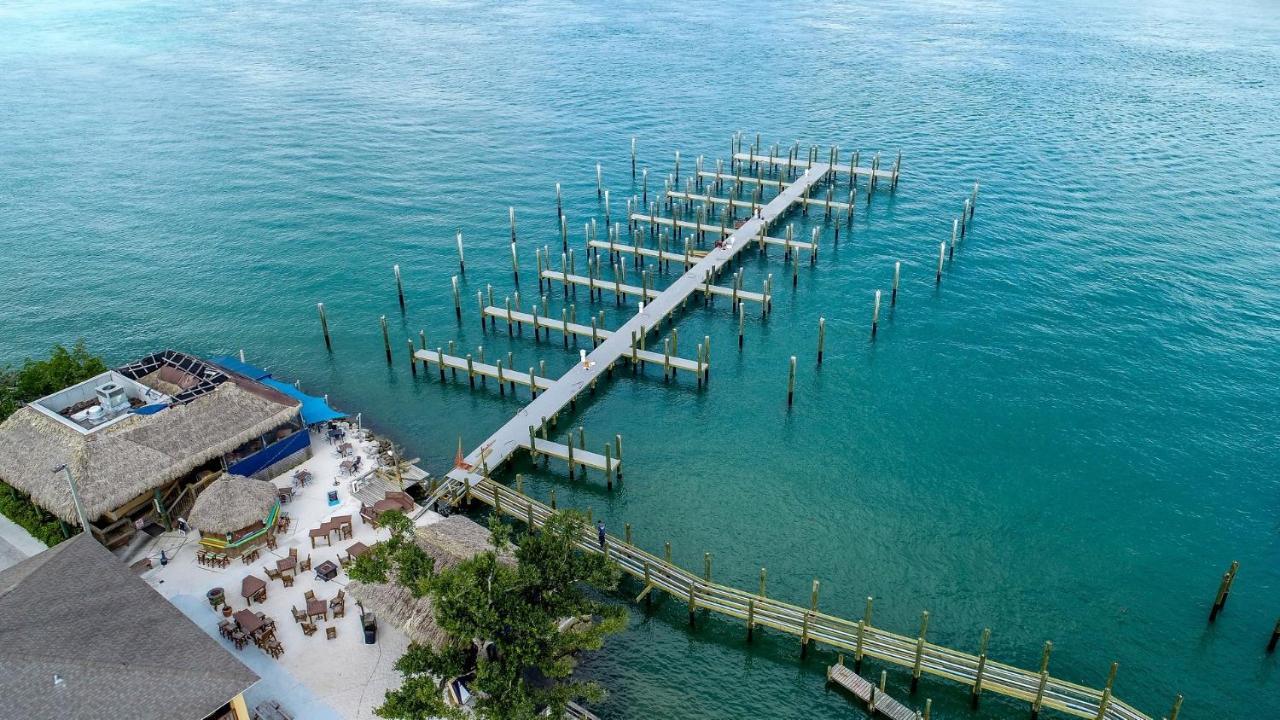 Dockside & Resort 3*
