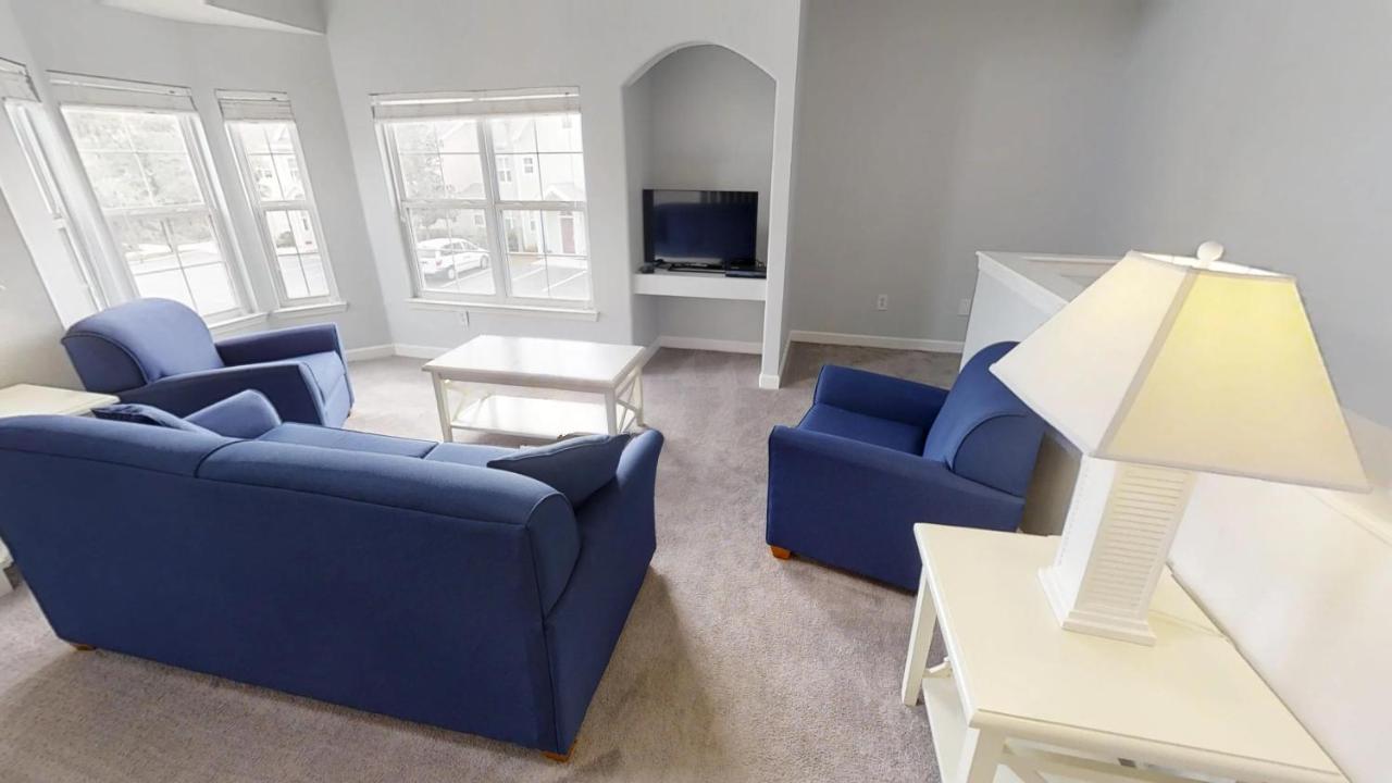 Apartment Runaway 3002 B22.202