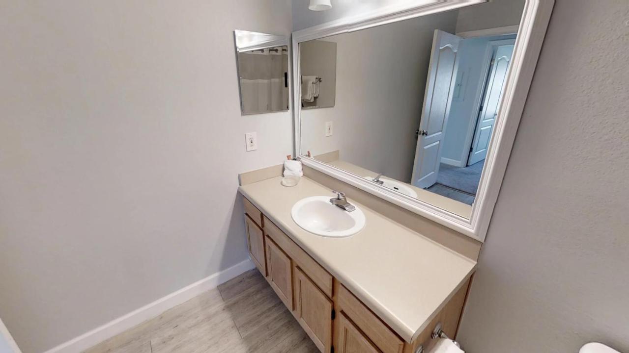 Runaway 3002 B22.202 Apartment