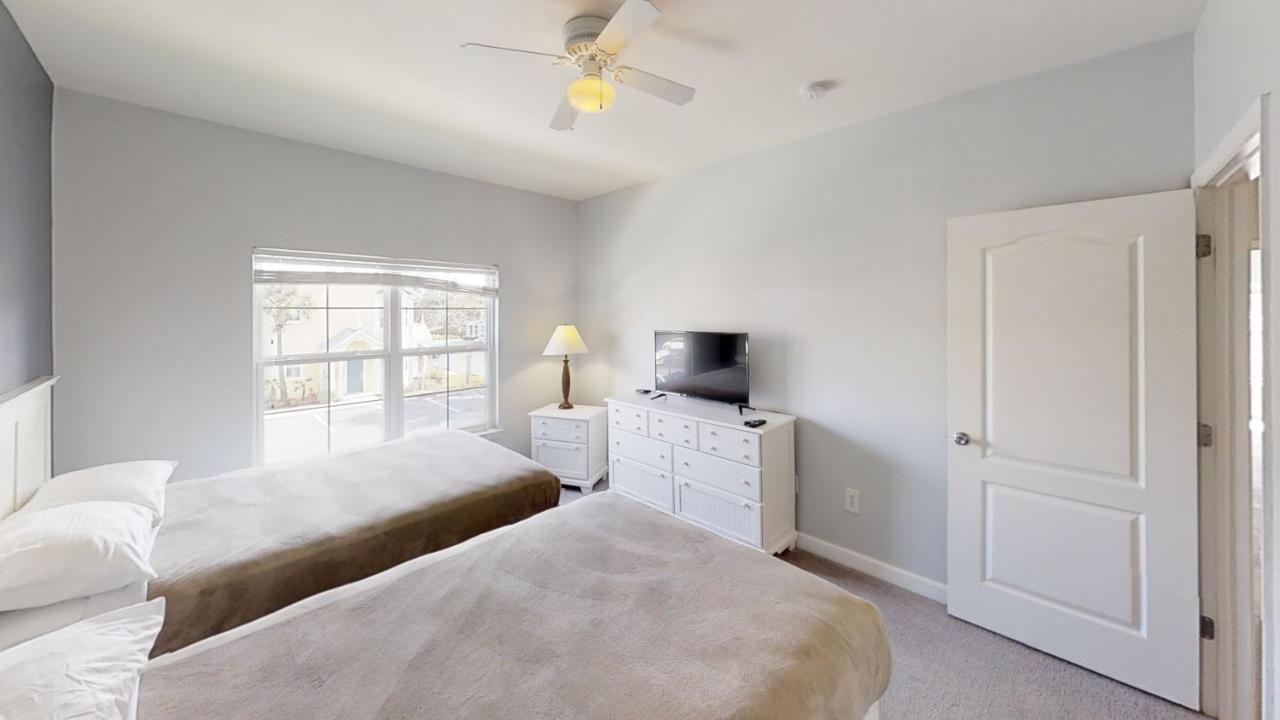 Apartment Runaway 3002 B22.202 *