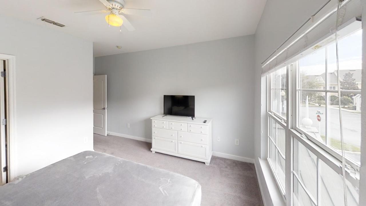 Apartment Runaway 3002 B22.202 *