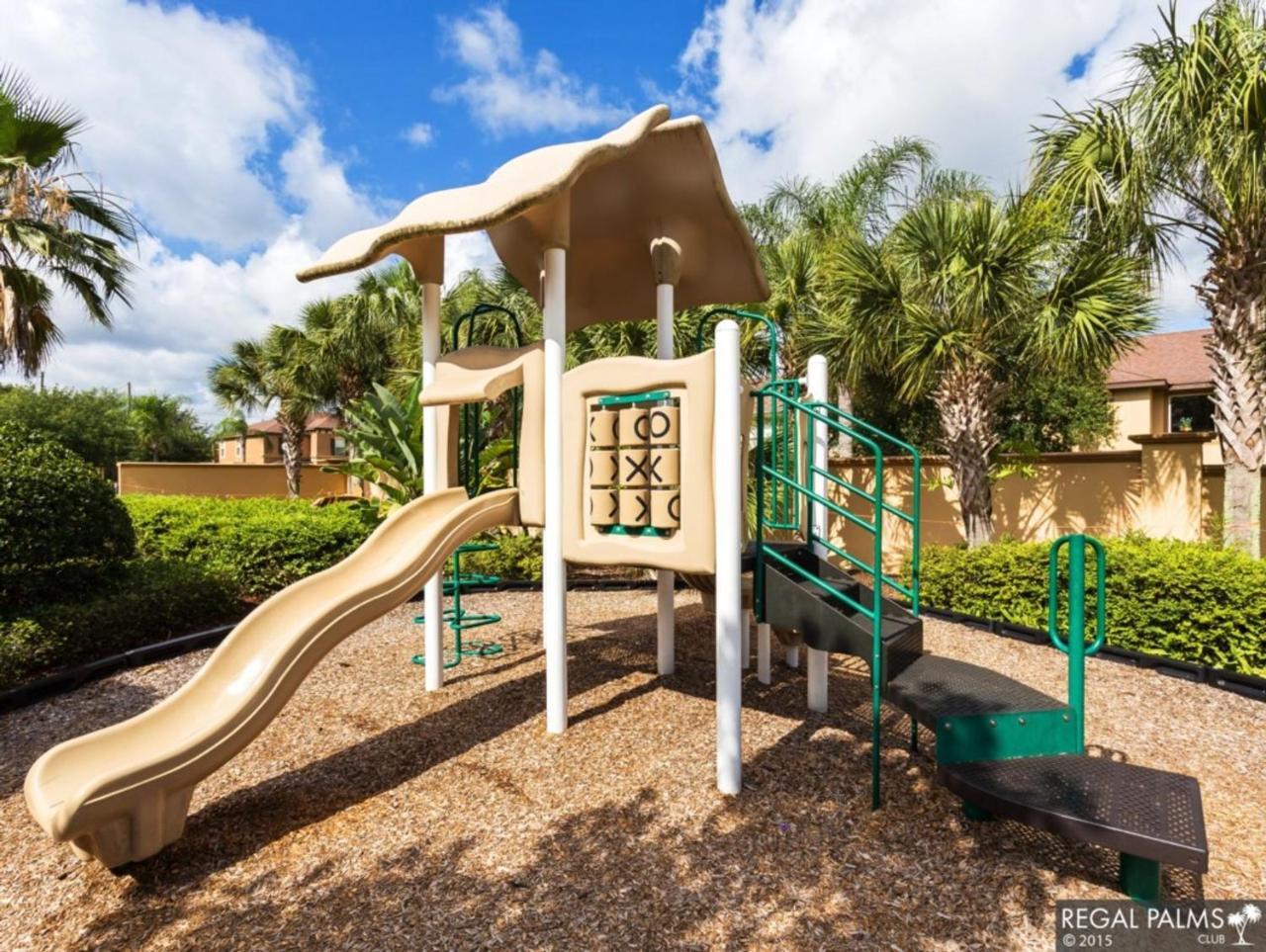Regal Palms & 233 Calabria Apartment Four Corners