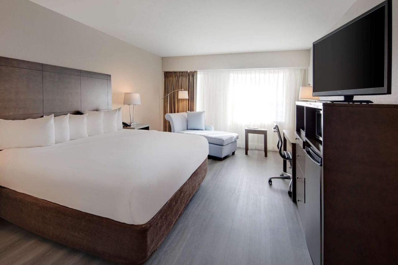 Hotel The Florida & Conference Center In The Florida Mall 4*