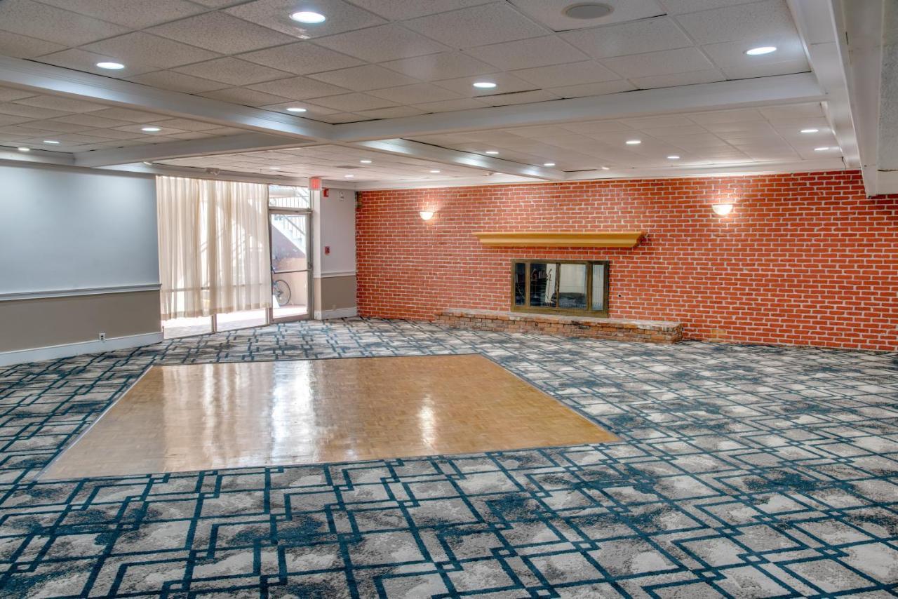 Motel Days By Wyndham St. Petersburg / Tampa Bay Area