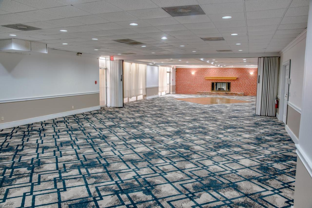 Days By Wyndham St. Petersburg / Tampa Bay Area
