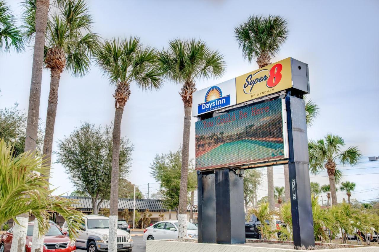 Days By Wyndham St. Petersburg / Tampa Bay Area Motel