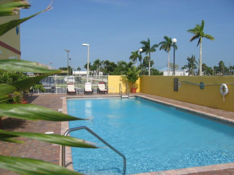 Western Of 3* Clewiston