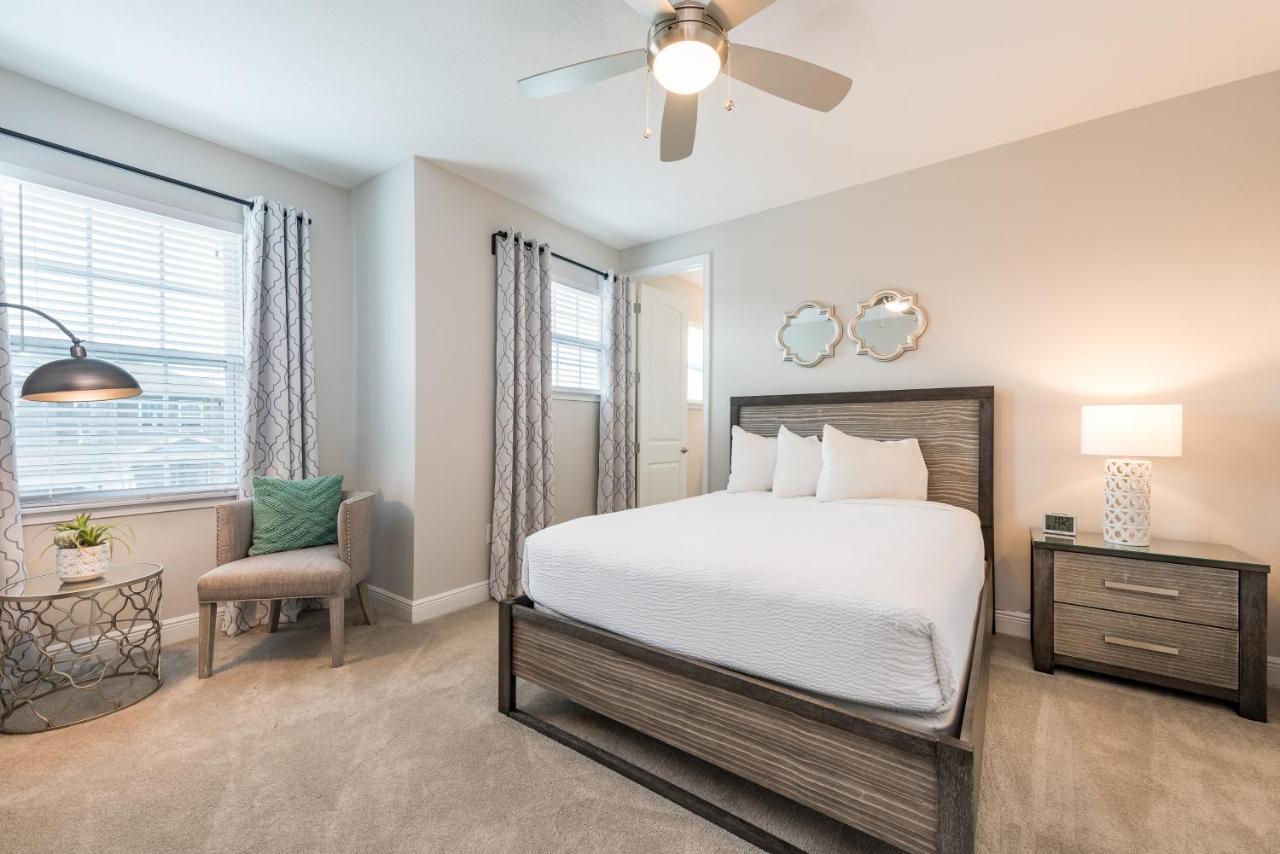Radiant With Private Pool Near By Rentyl - 7676f Holiday home Orlando