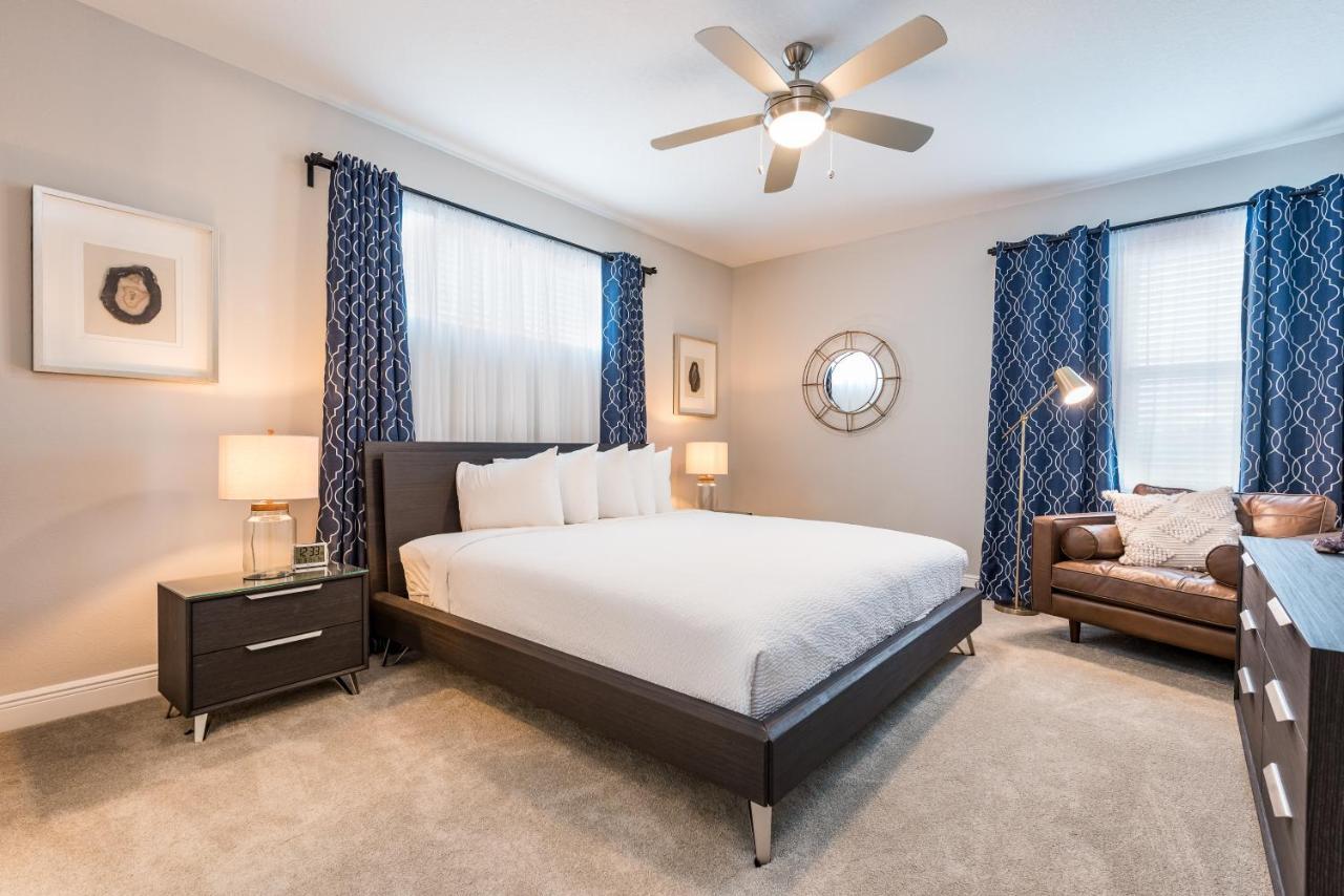 Radiant With Private Pool Near By Rentyl - 7676f Holiday home Orlando