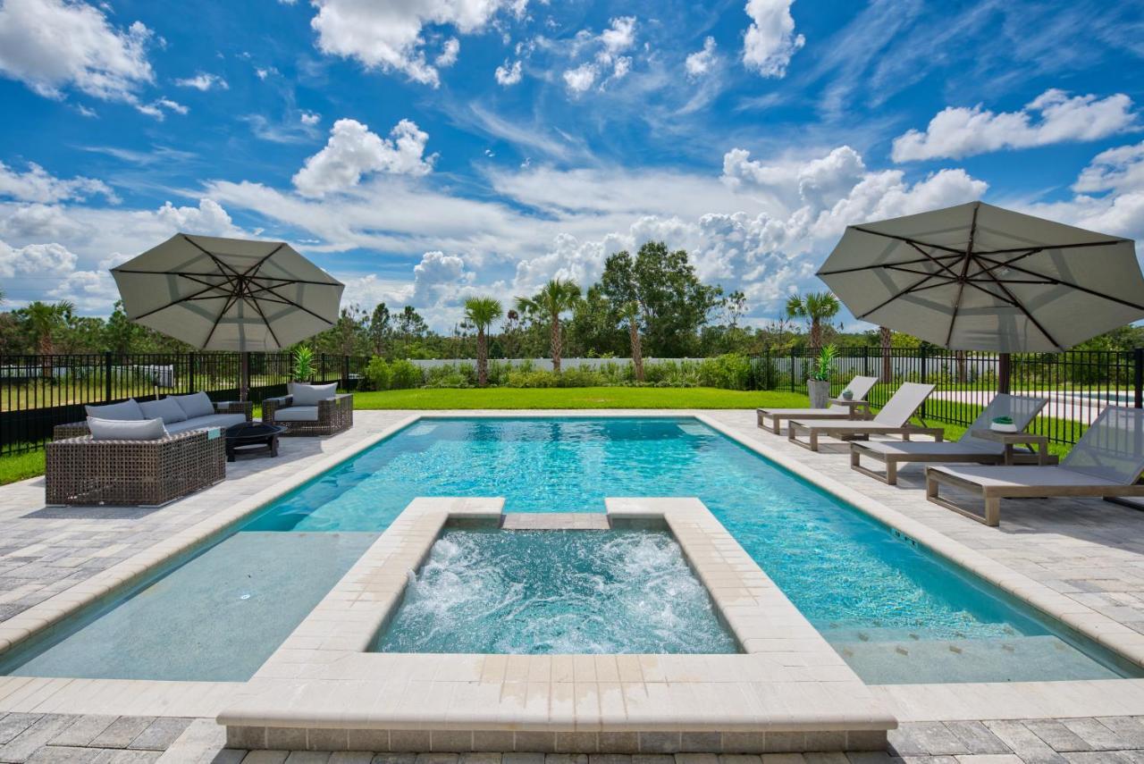 Radiant With Private Pool Near By Rentyl - 7676f