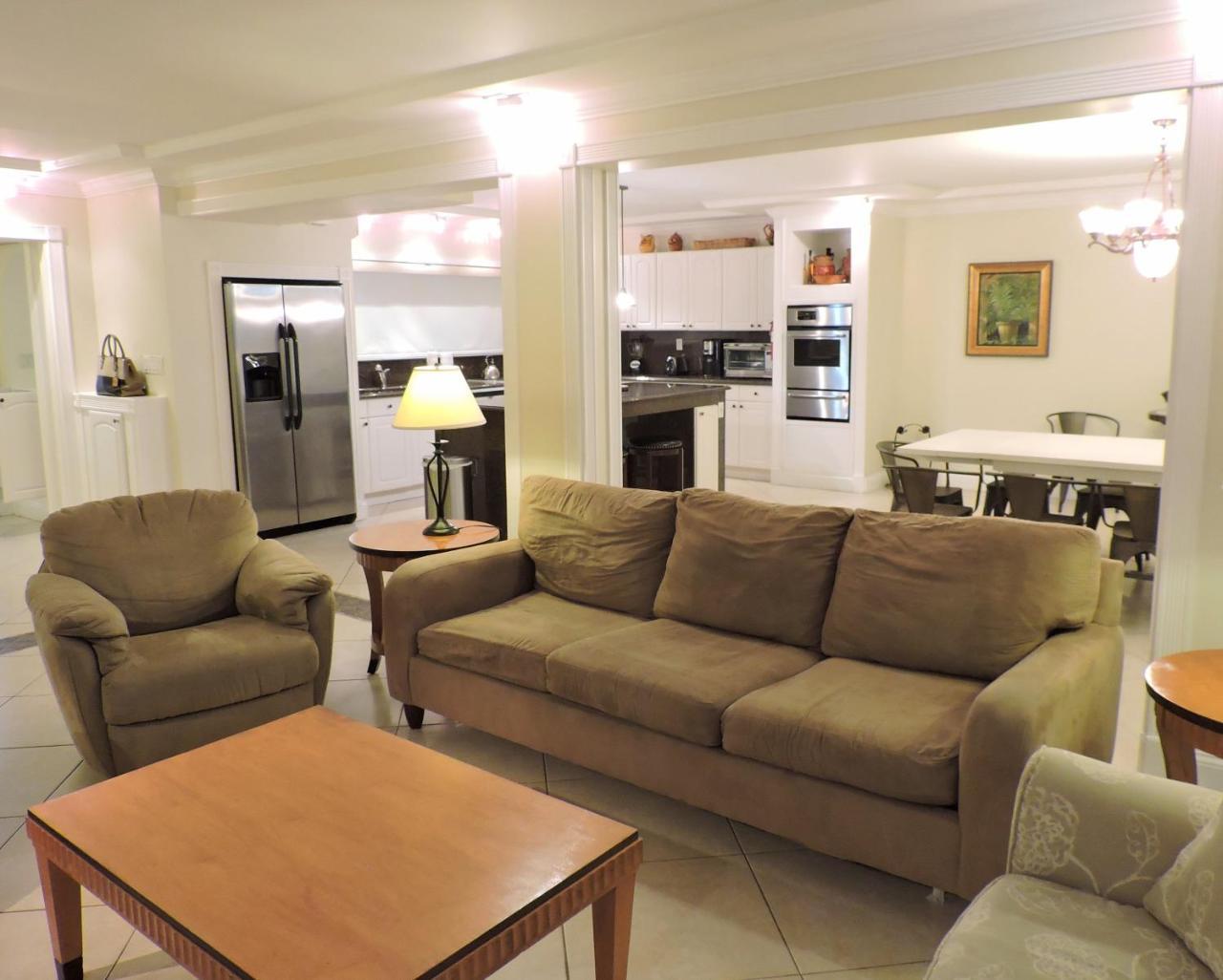 Blue Ocean Villa Four-Bedroom Condo Pompano Beach