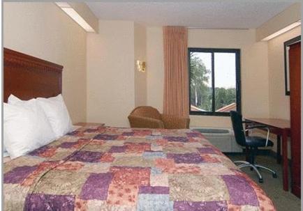 Hotel Red Roof Plus+ 3*
