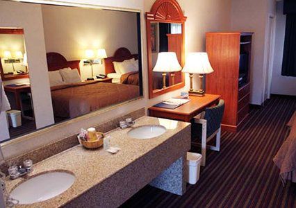 Hotel Quality & At Tropicana Field