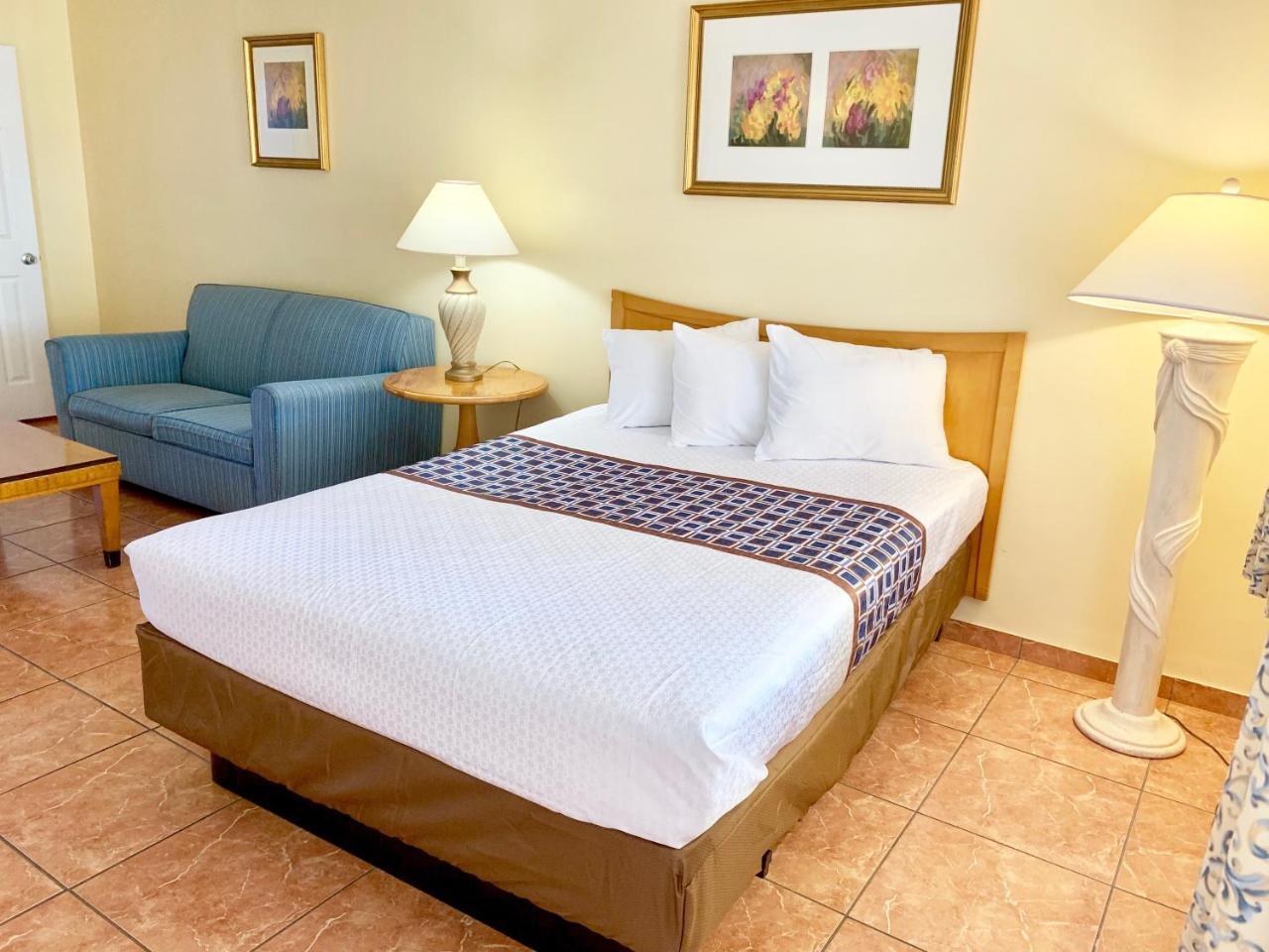 Capri Motel 3*