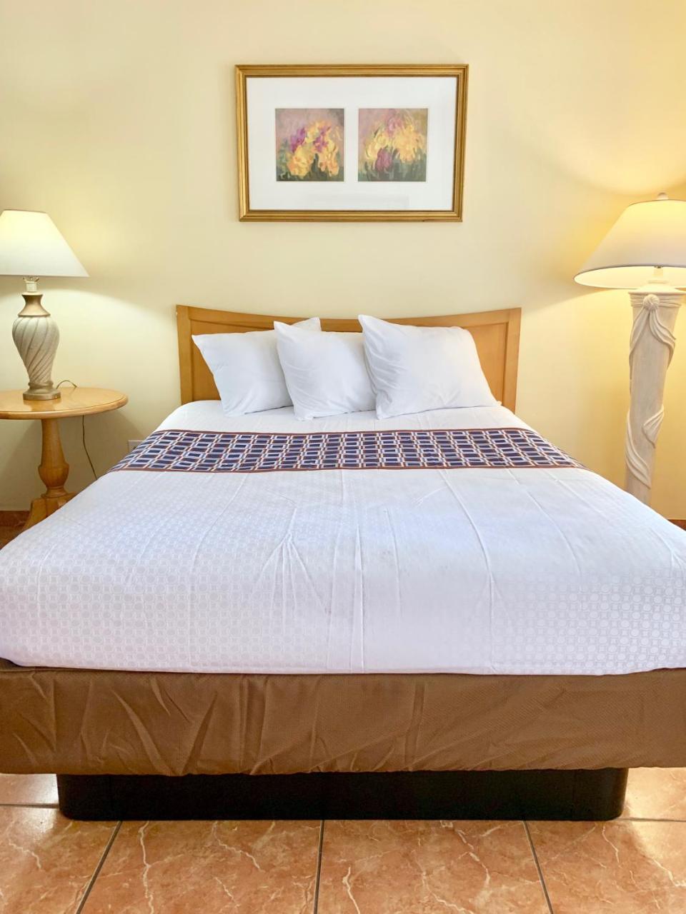 Capri Motel 3*