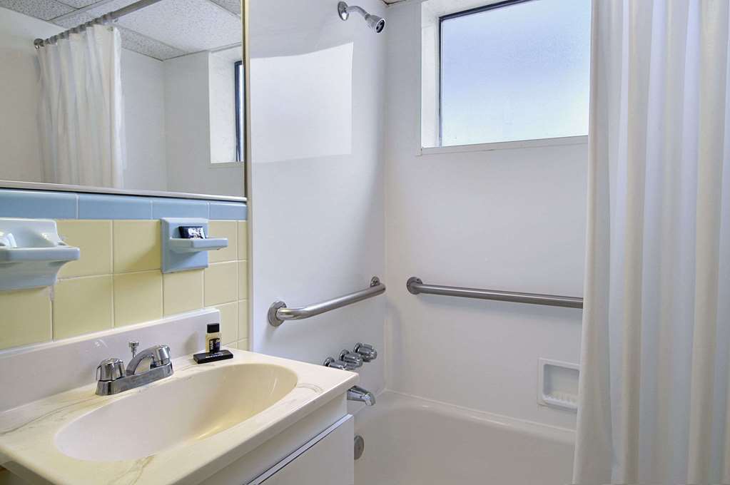 Travelodge Monaco Motel 2*