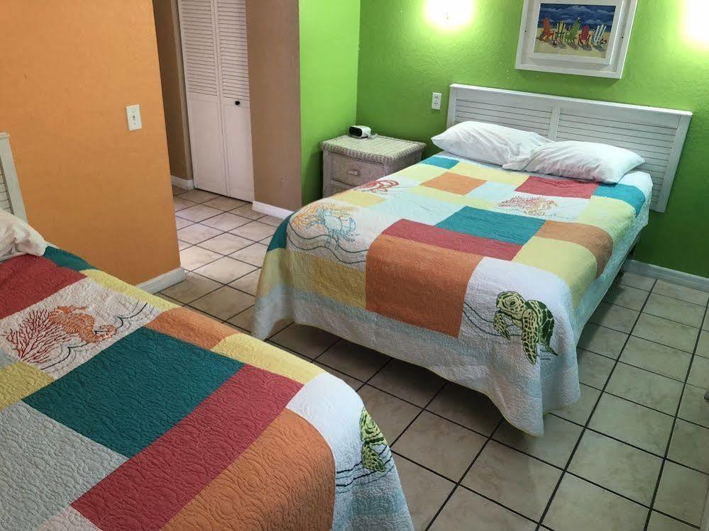 Hideaway Village Motel 2*