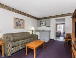Days & By Wyndham * Port Richey