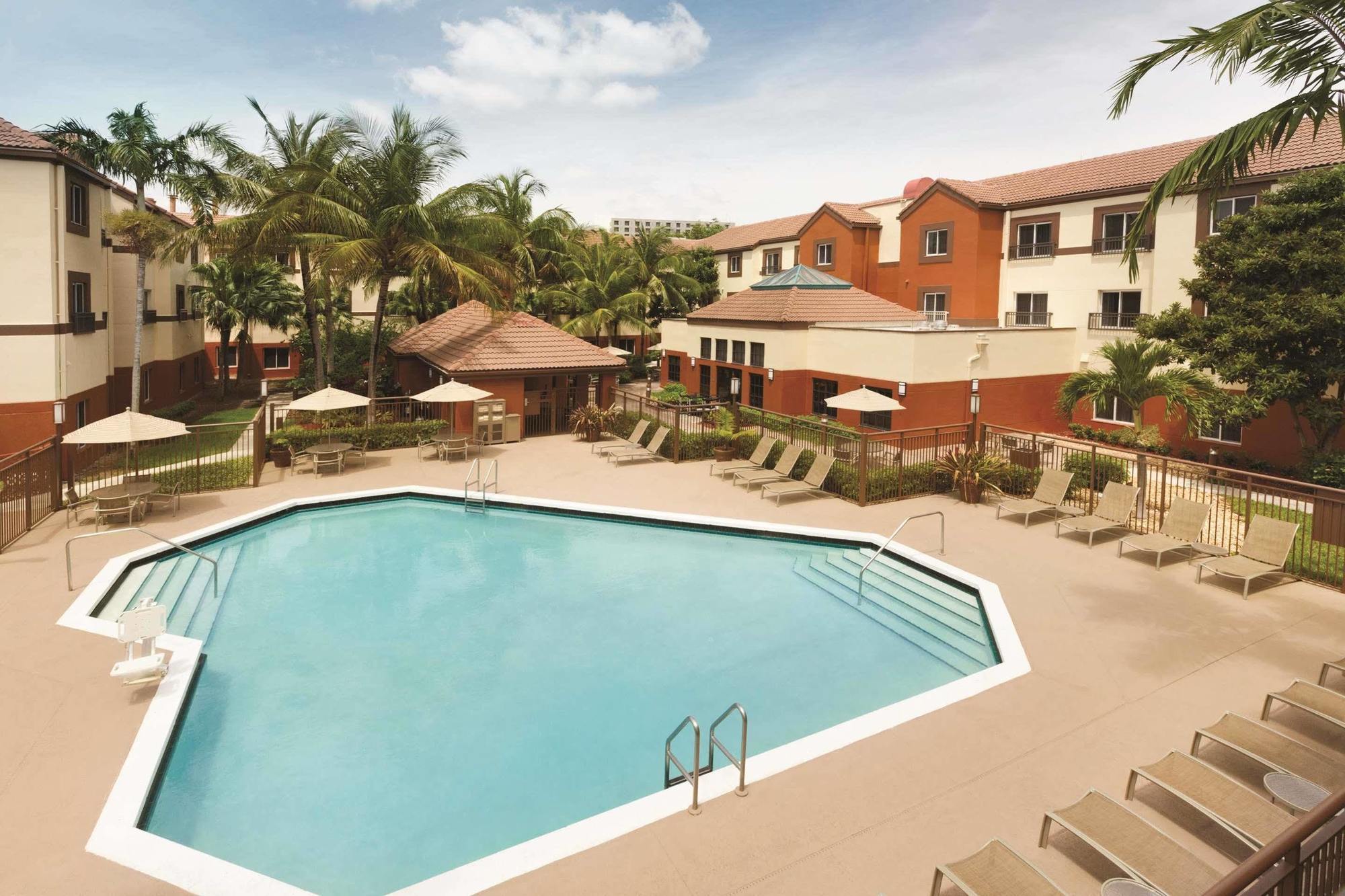 Hyatt House Miami Airport Hotel 3*