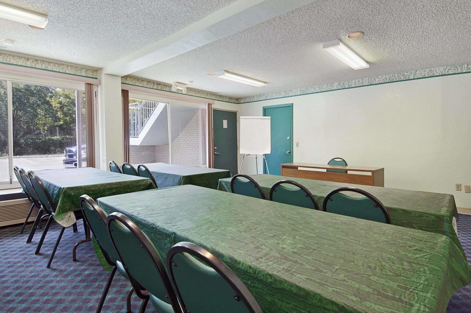 Super 8 By Wyndham Clearwater/us Hwy 19 N Motel 2*
