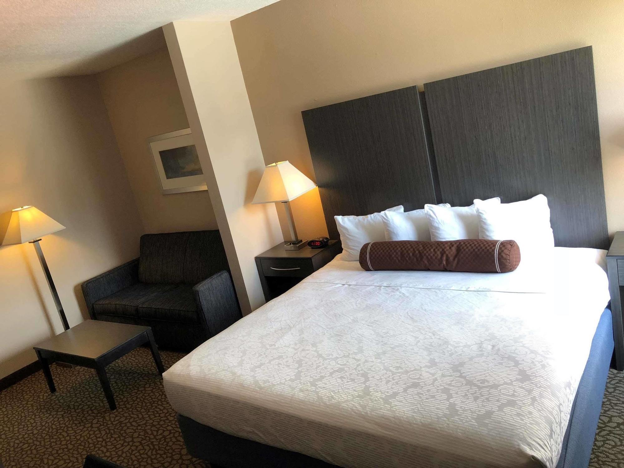 Western & Hotel 3*