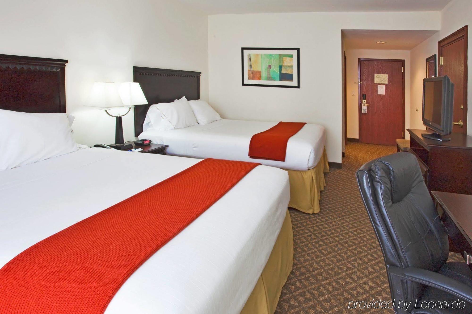 Express & By Ihg Hotel 2*