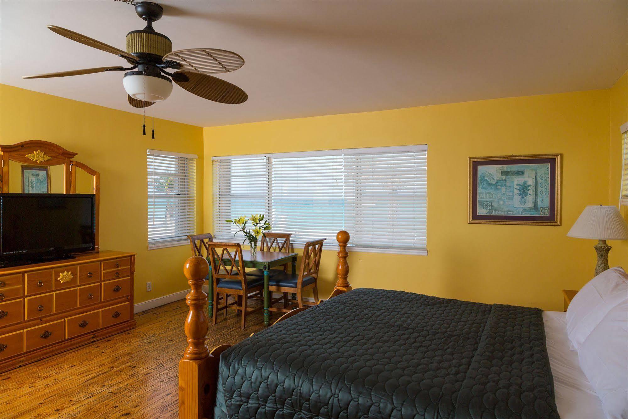 Riptide Oceanfront 4*