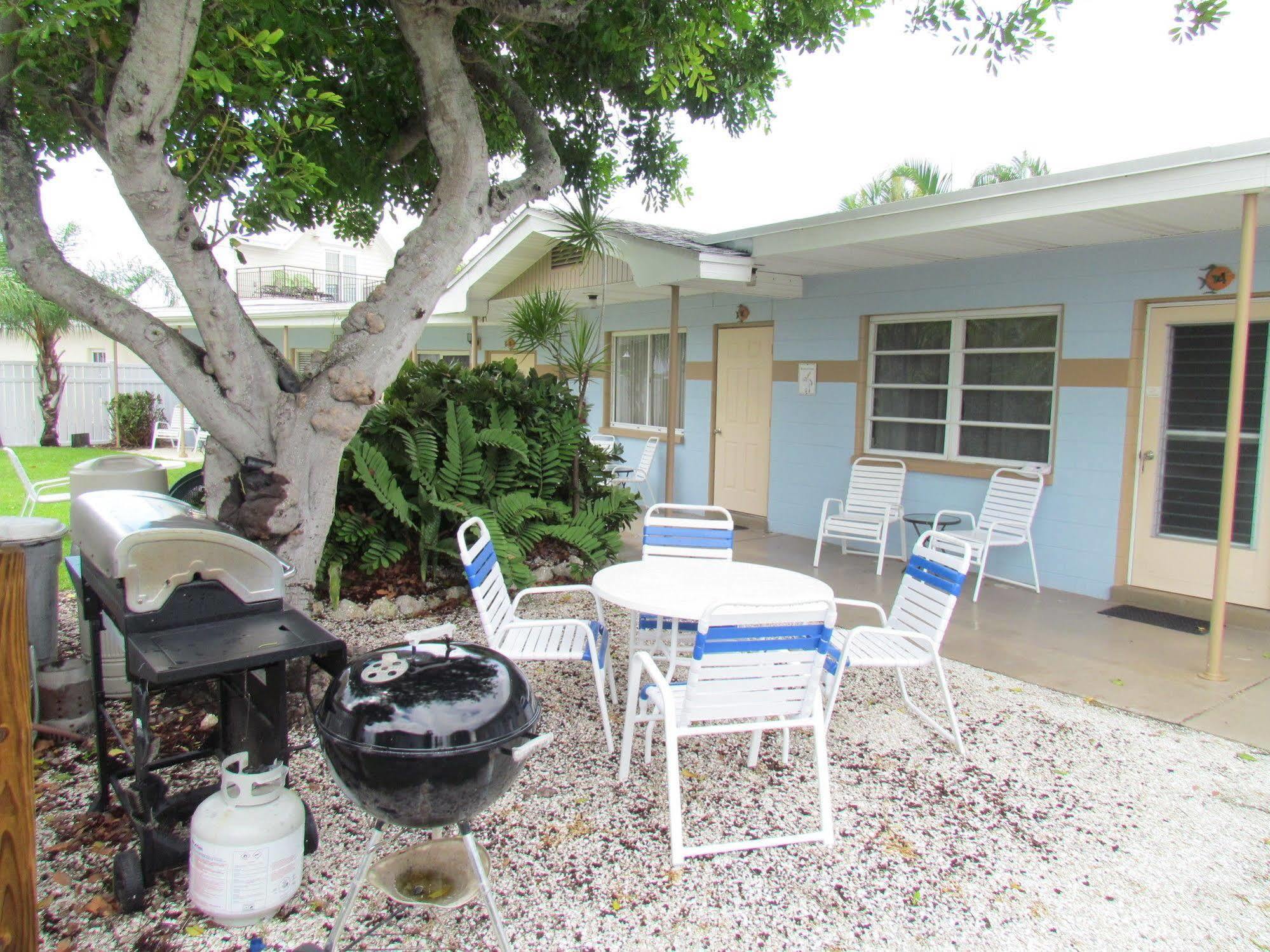 Pelican Post - Motel