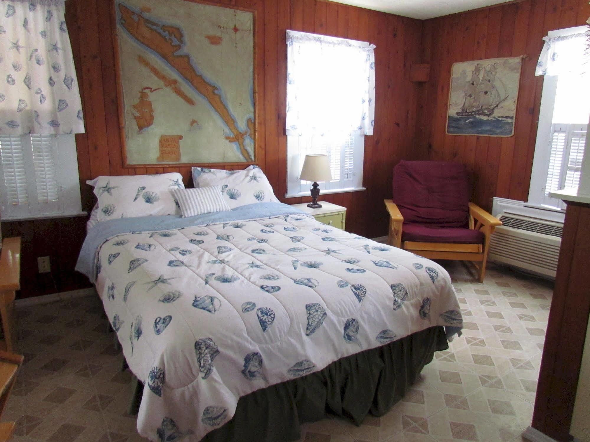 Pelican Post - Motel