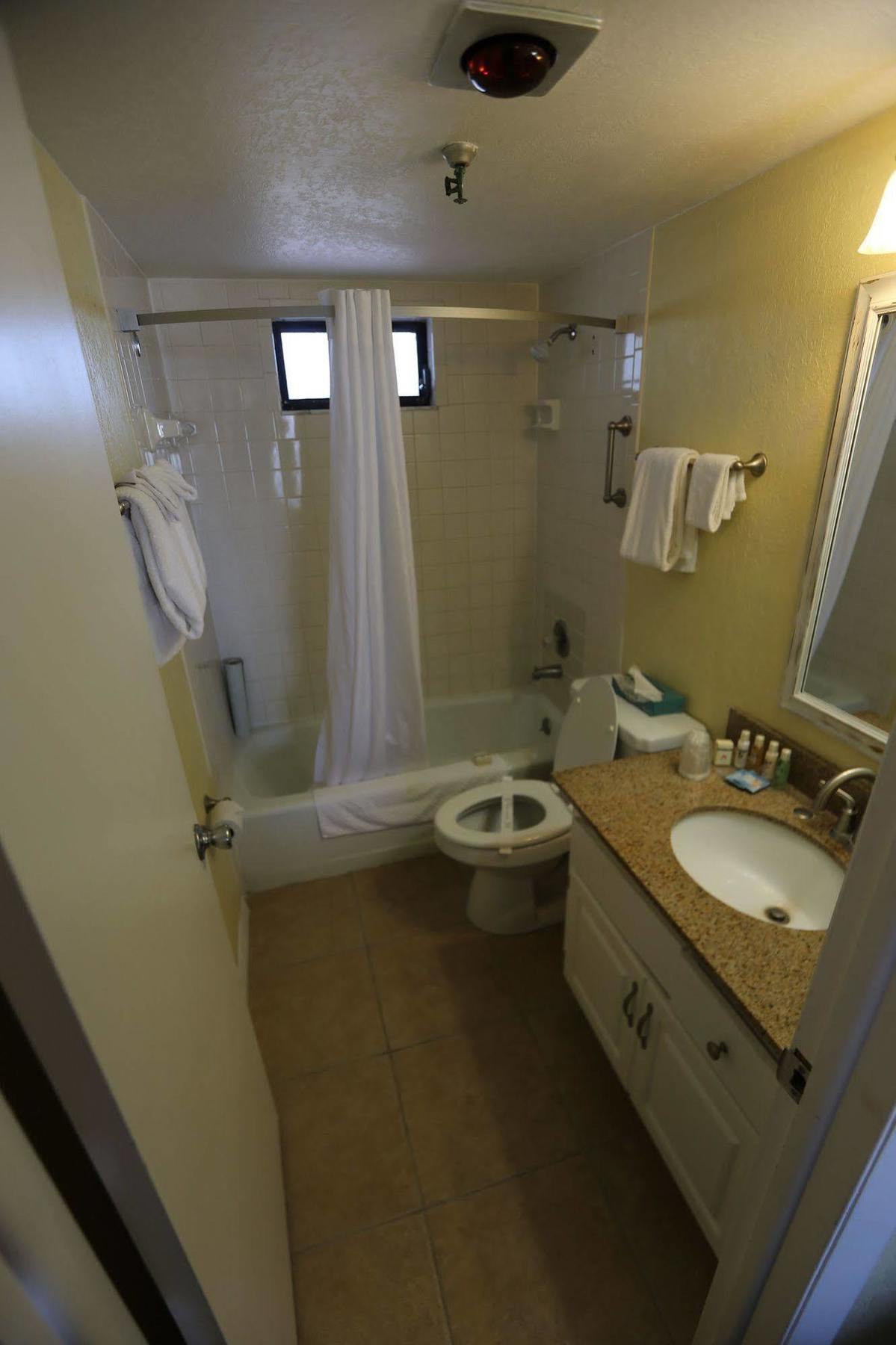 Resort Shoreline Island - Exclusively Adult Madeira Beach