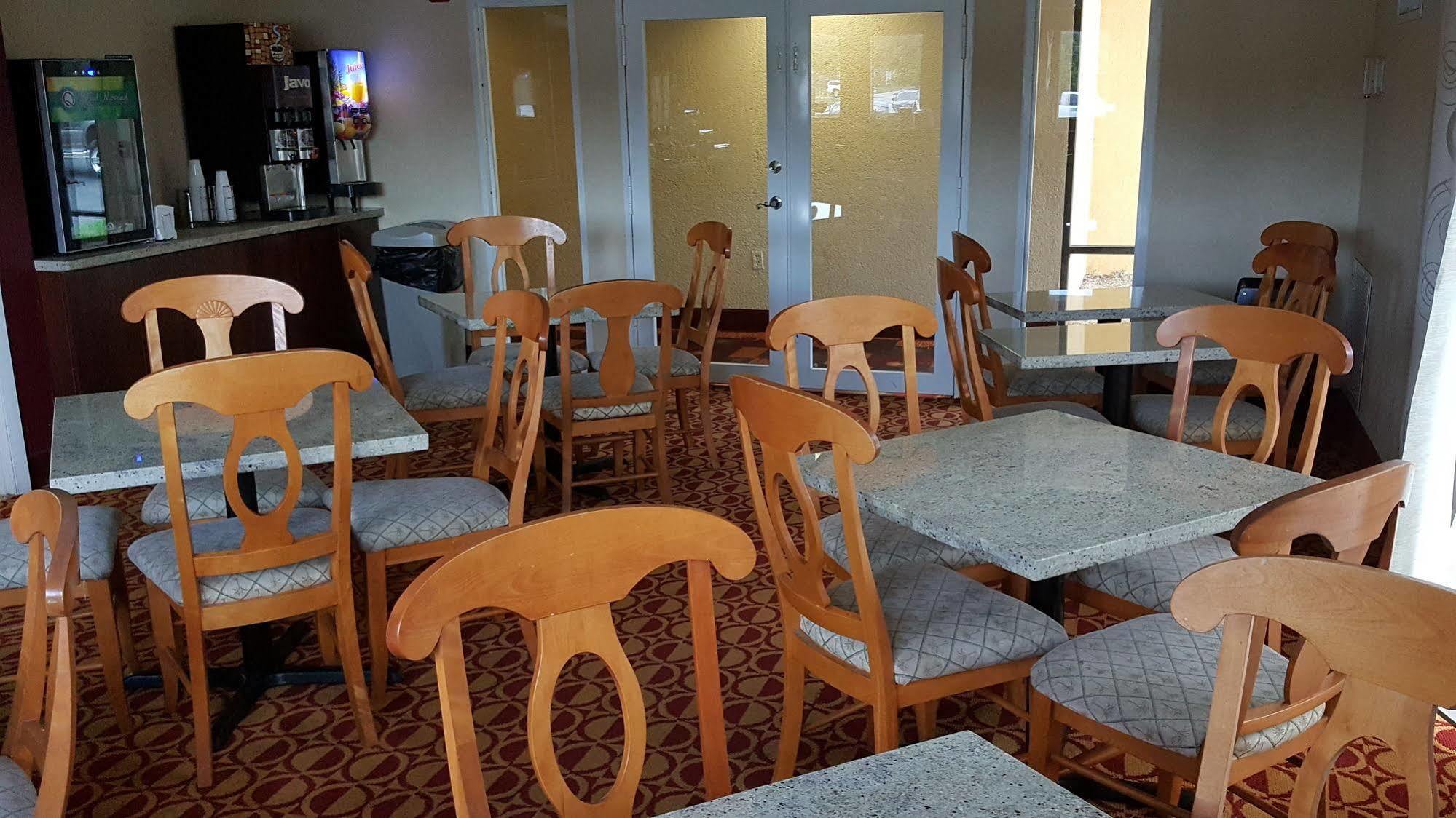 Econo Busch Gardens Hotel 2*