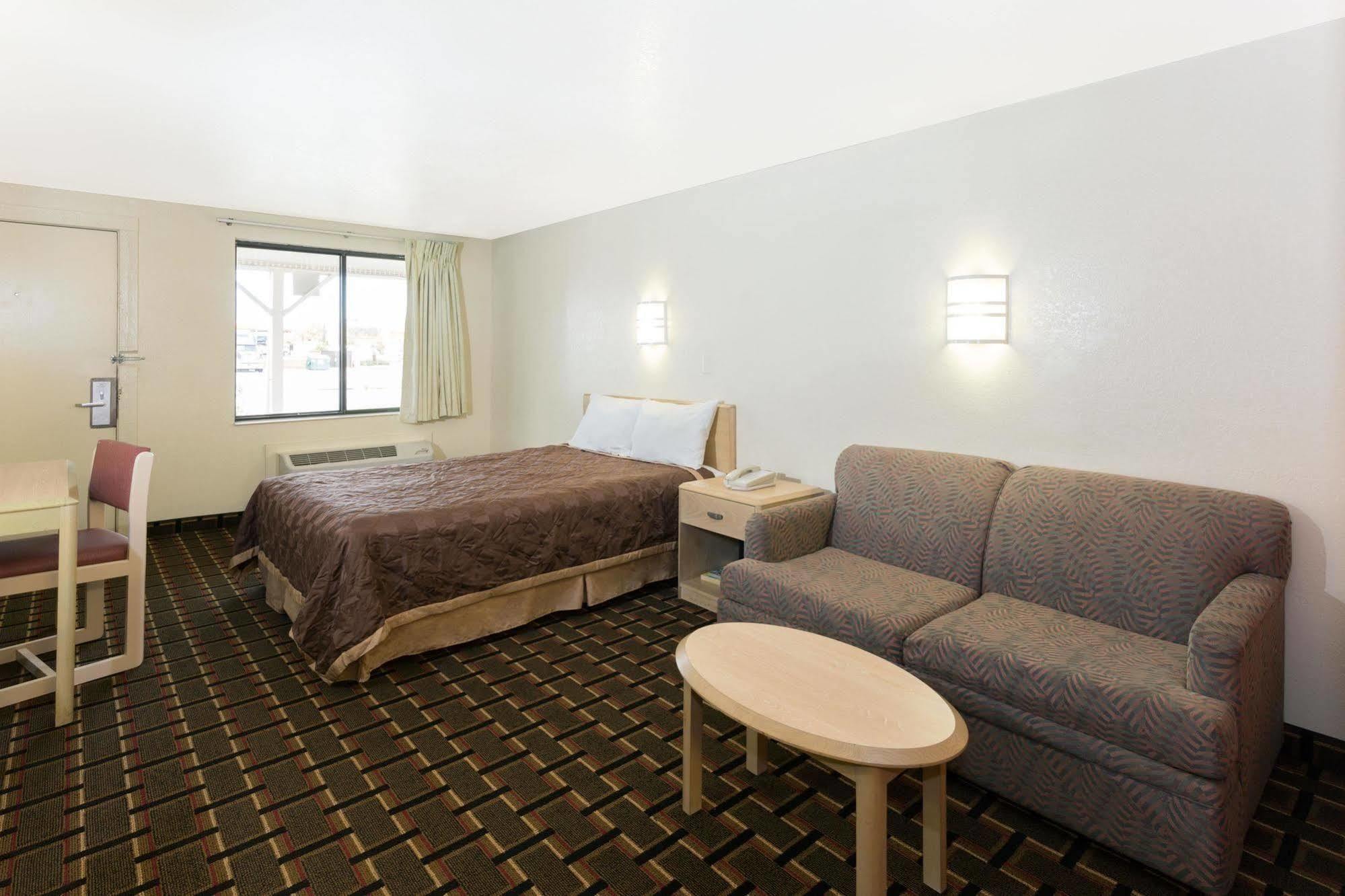 Hotel Knights 2*