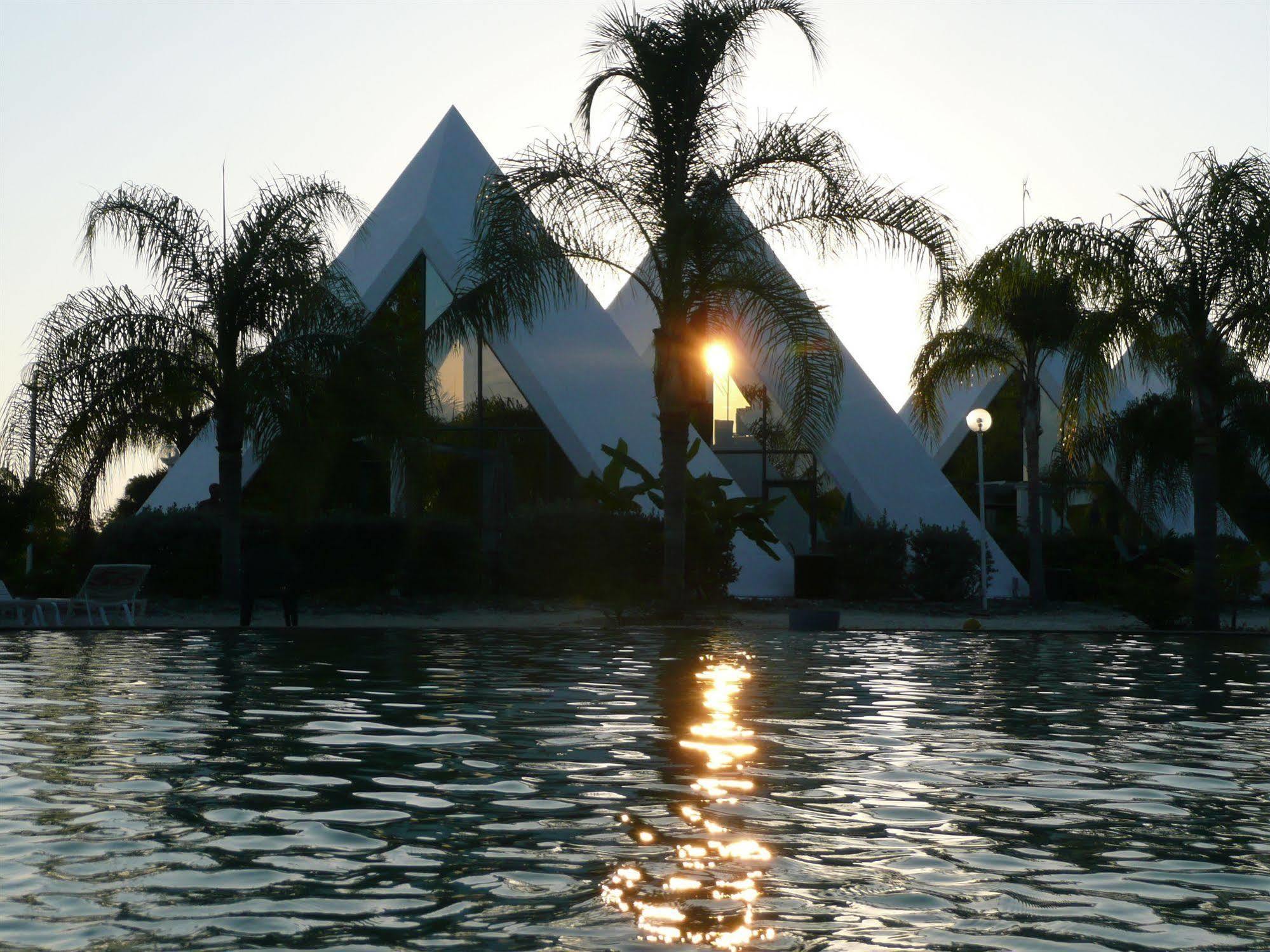 Pyramids In Florida Inn