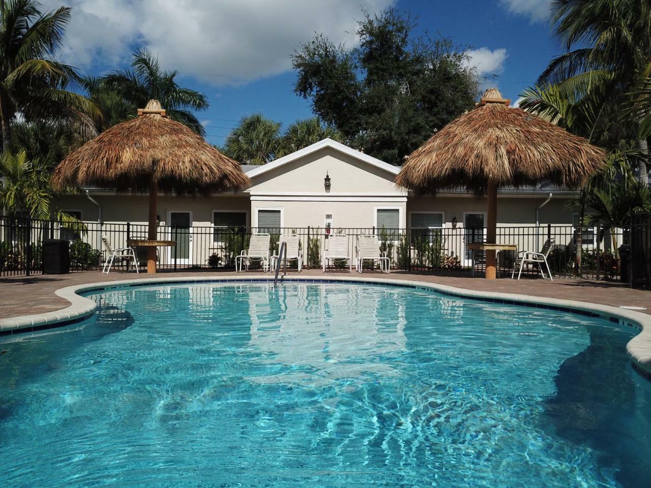 Twin Palms At Siesta Hotel 3*