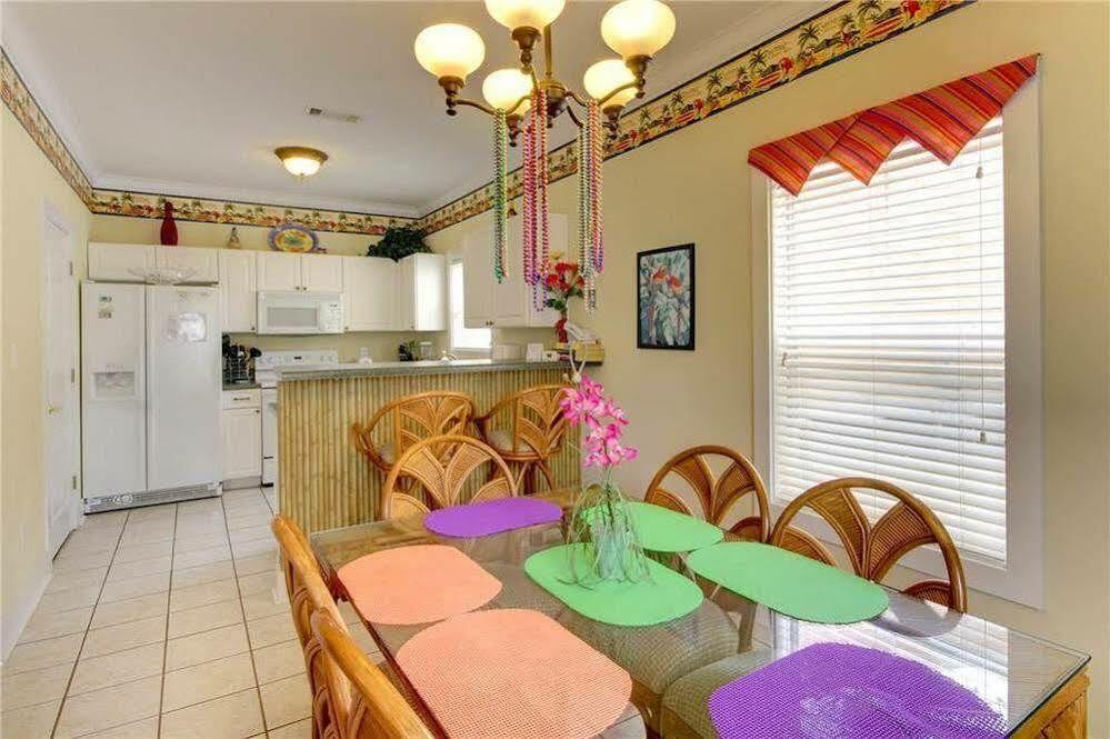 Purple Parrot Village 3*