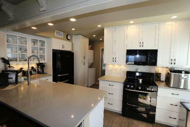 758 Estero Blvd. A *