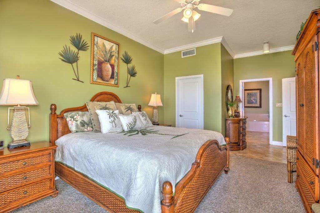 Marisol Beachfront 801 - 663663 *
