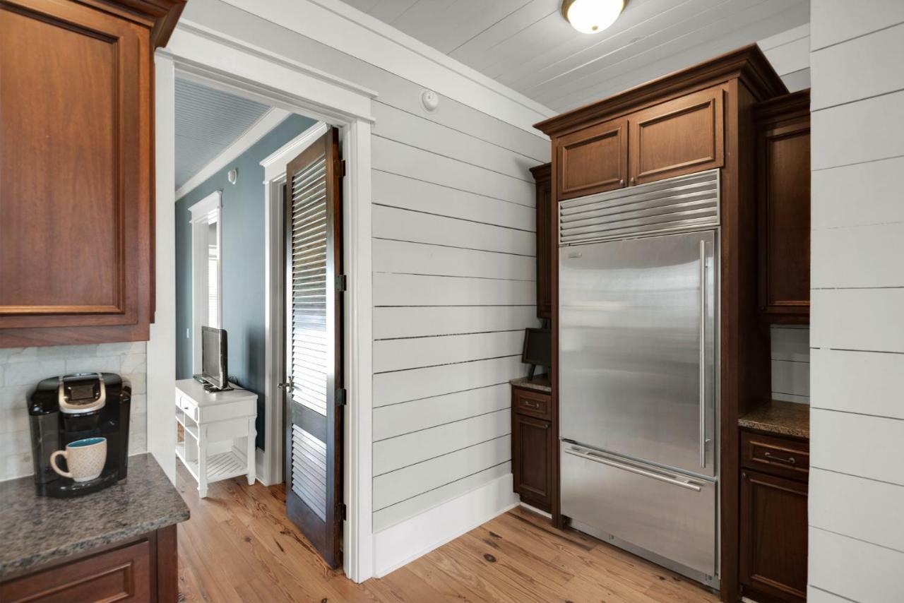 32 E Park Place Townhome #802 Townhouse Apartment *
