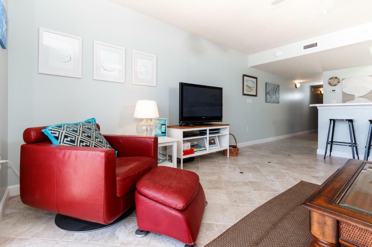 Apartment Pelican Isle 202 *