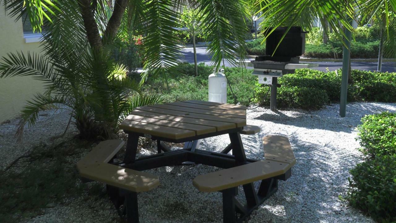 Barefoot Resort