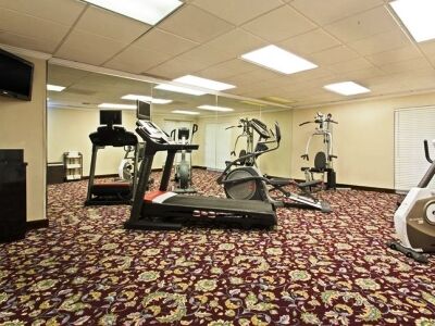 Hotel Baymont By Wyndham Near Busch Gardens