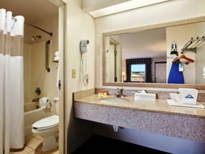 Days Hotel 2*